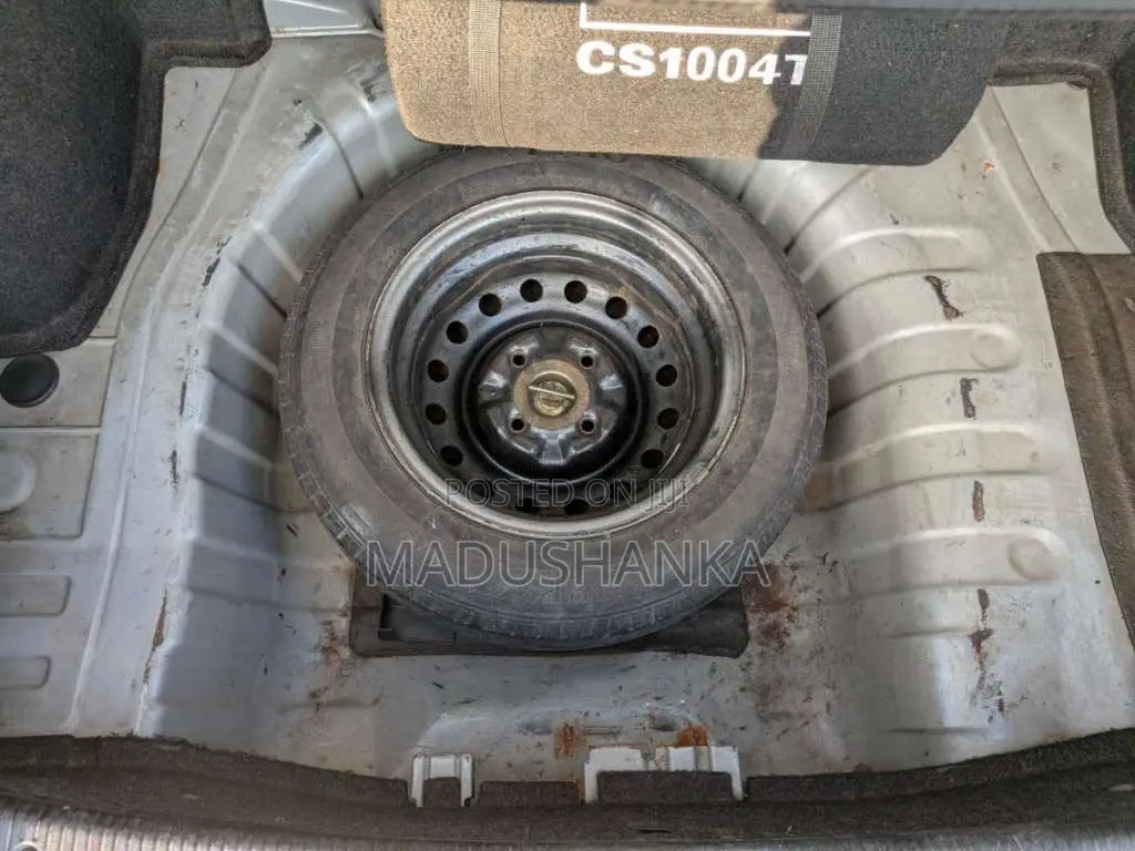 Nissan N16 2000 Car (Used)