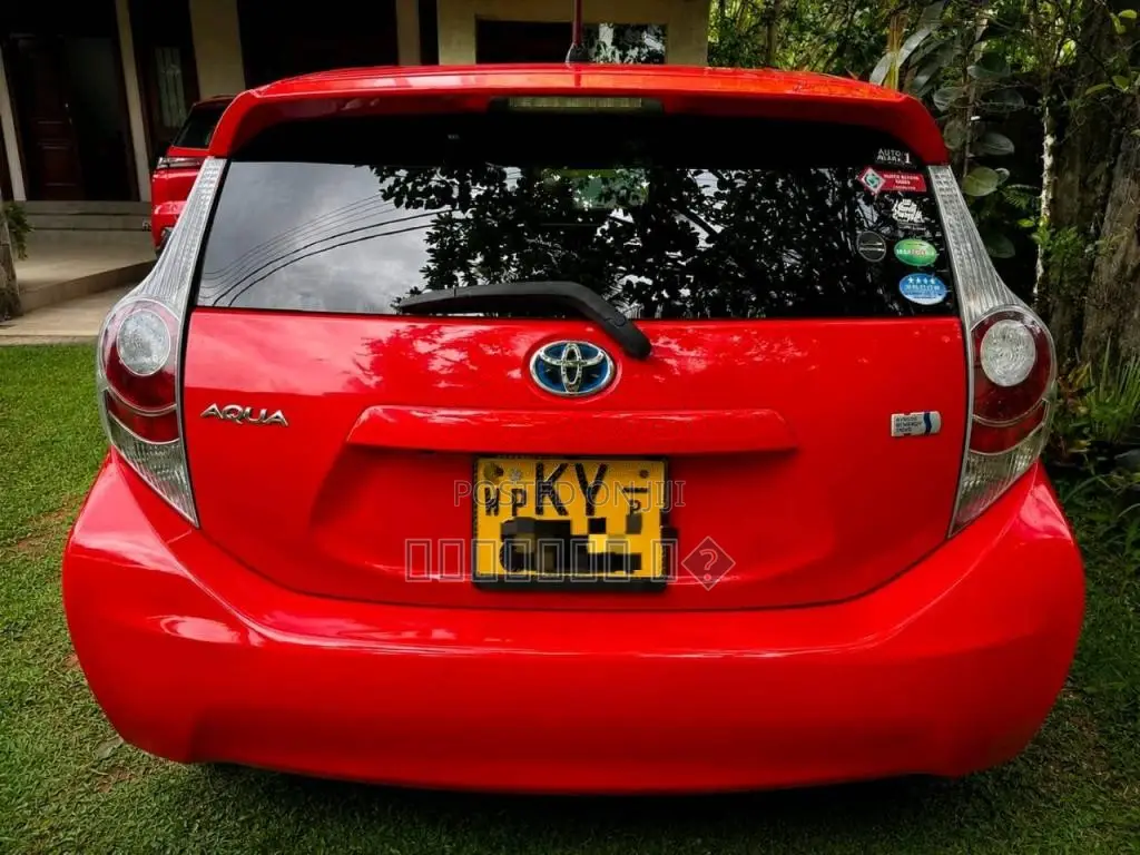 Toyota Aqua 2014 Car (Used)