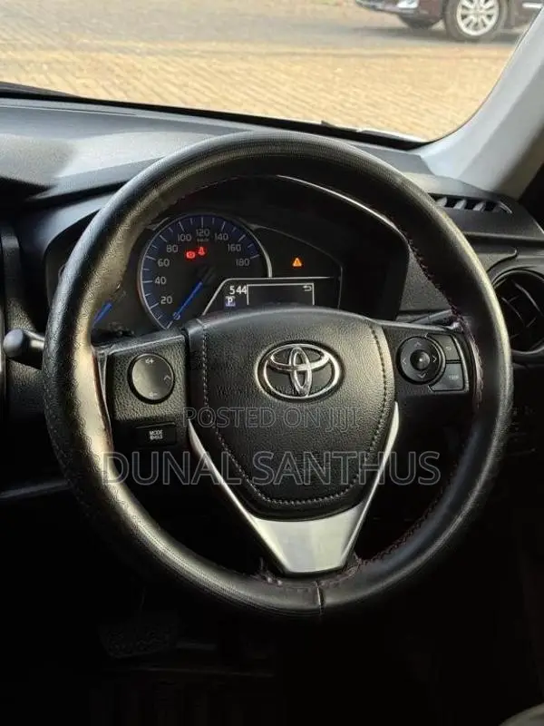 Toyota Axio 2013 Car (Used)