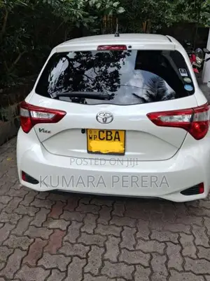 Toyota Vitz 2017 Car (Used)