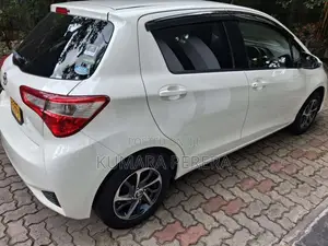 Toyota Vitz 2017 Car (Used)