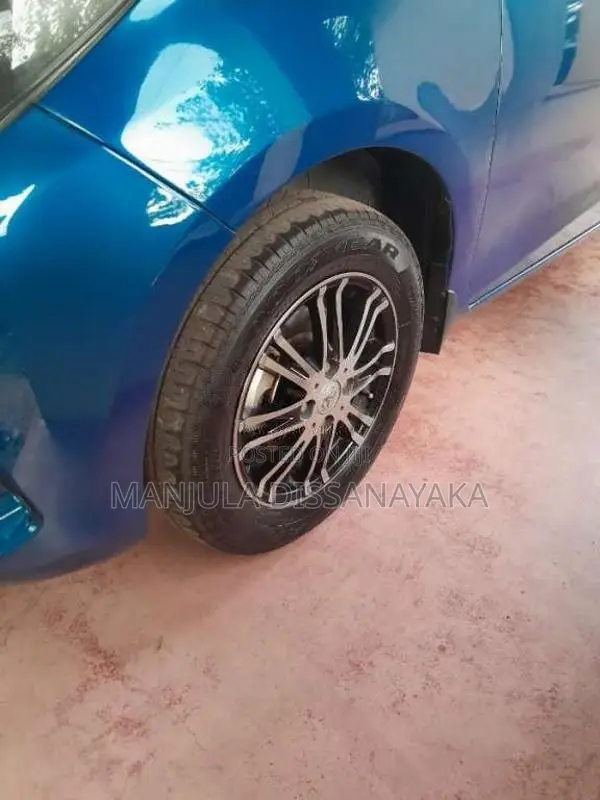 Toyota Vitz 2016 Car (Used)