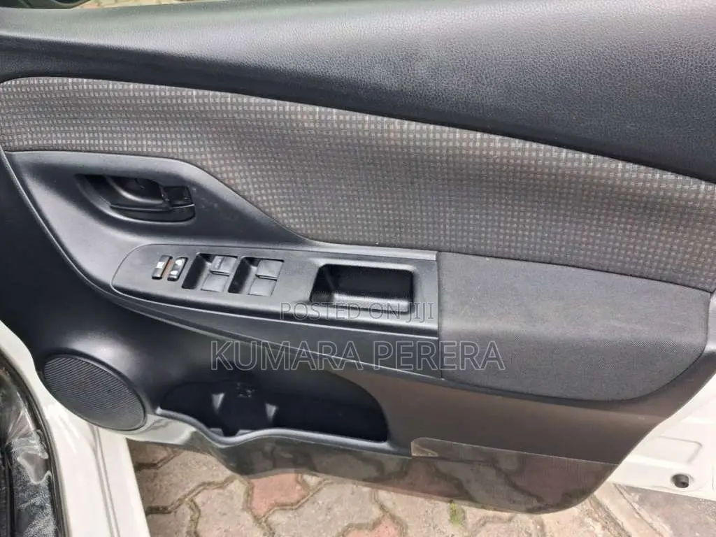 Toyota Vitz 2017 Car (Used)
