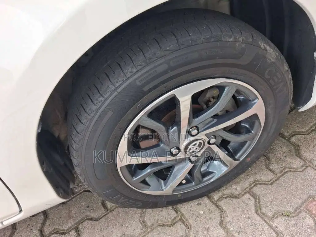 Toyota Vitz 2017 Car (Used)