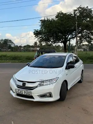 Honda Grace 2016 Car (Used)