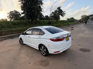 Honda Grace 2016 Car (Used)