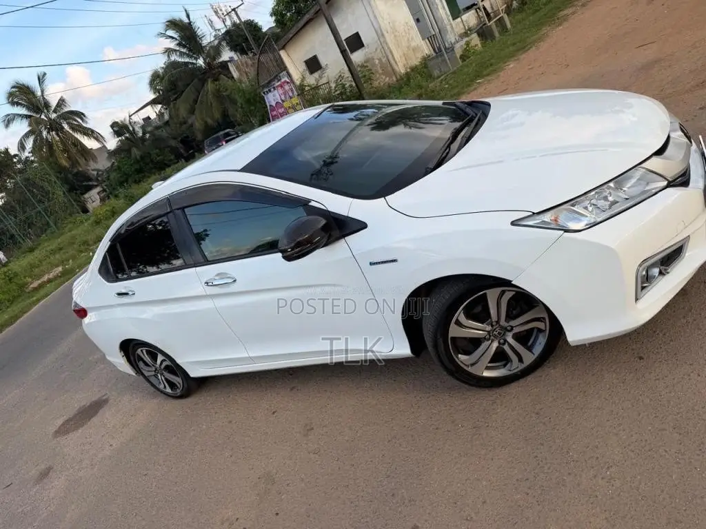 Honda Grace 2016 Car (Used)