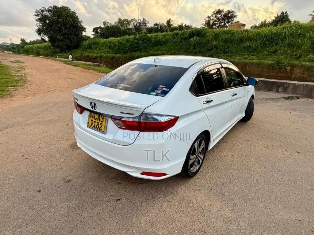 Honda Grace 2016 Car (Used)