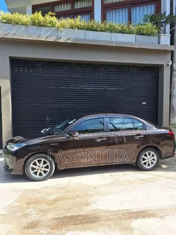 Toyota Axio 2016 Car (Used)