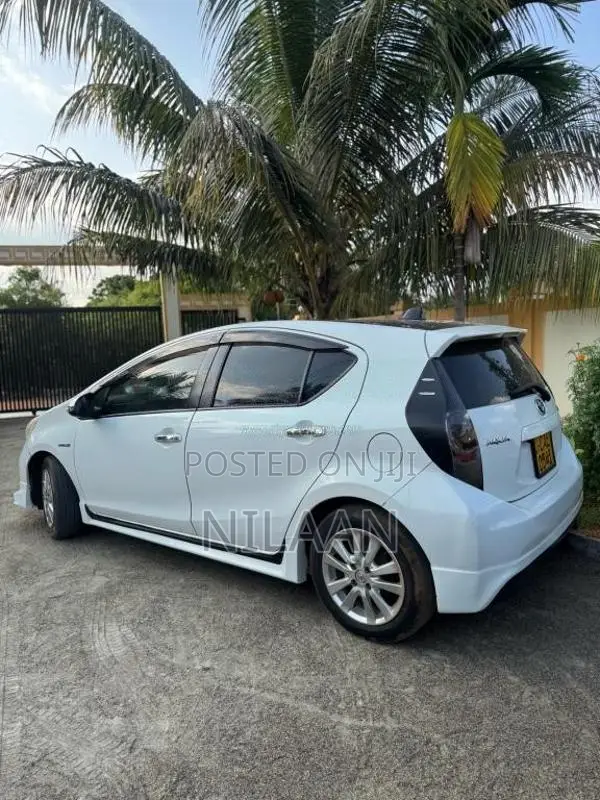 Toyota Aqua 2013 Car (Used)