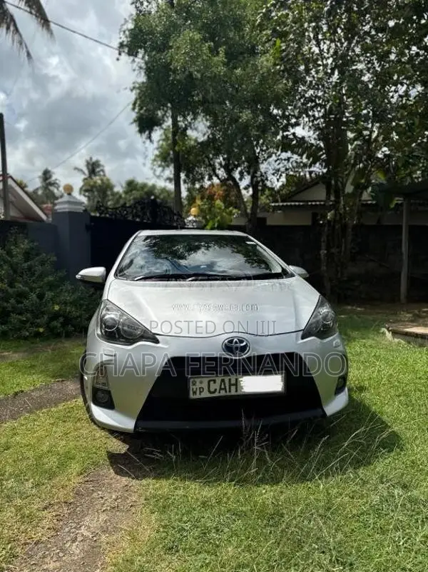 Toyota Aqua S Limited 2013 Car (Used)