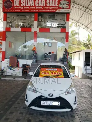 Toyota Vitz 2018 Car (Used)