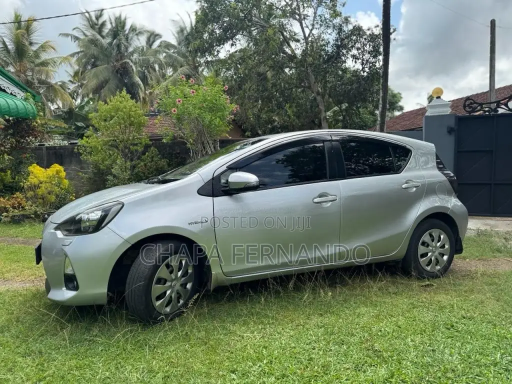 Toyota Aqua S Limited 2013 Car (Used)
