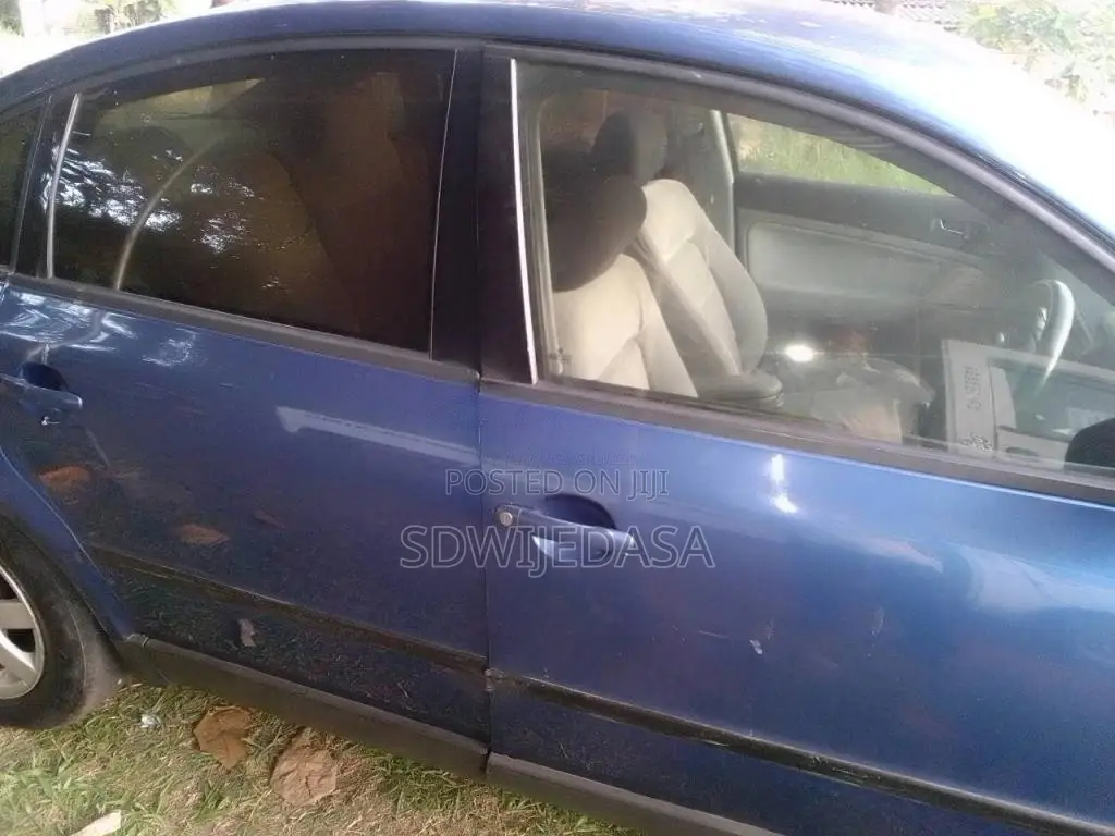 Volkswagen PASSAT 2000 Car (Used)