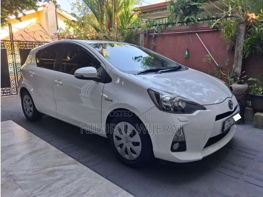 Toyota Aqua 2013 Car (Used)