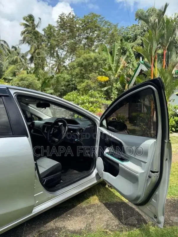 Toyota Aqua S Limited 2013 Car (Used)