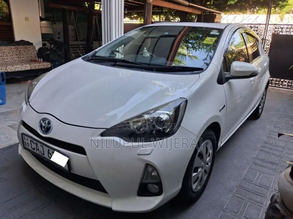 Toyota Aqua 2013 Car (Used)