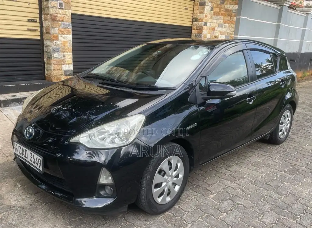 Toyota Aqua 2014 Car (Used)