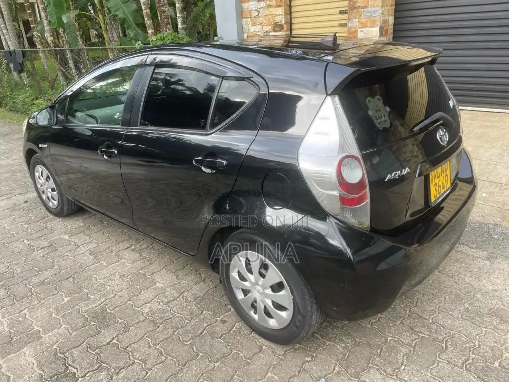 Toyota Aqua 2014 Car (Used)