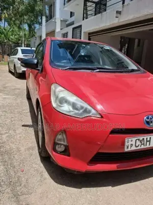 Toyota Aqua S Limited 2012 Car (Used)