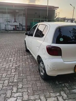 Toyota Vitz SCP 10 2000 Car (Used)