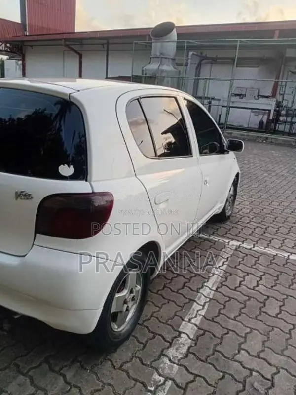 Toyota Vitz SCP 10 2000 Car (Used)