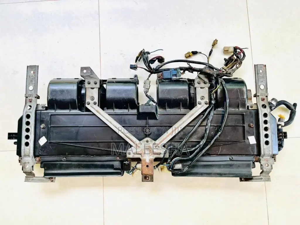 CaravanFlatRoofDualACUnit for Van