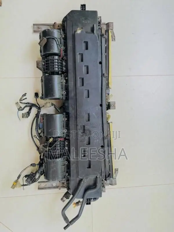 CaravanFlatRoofDualACUnit for Van
