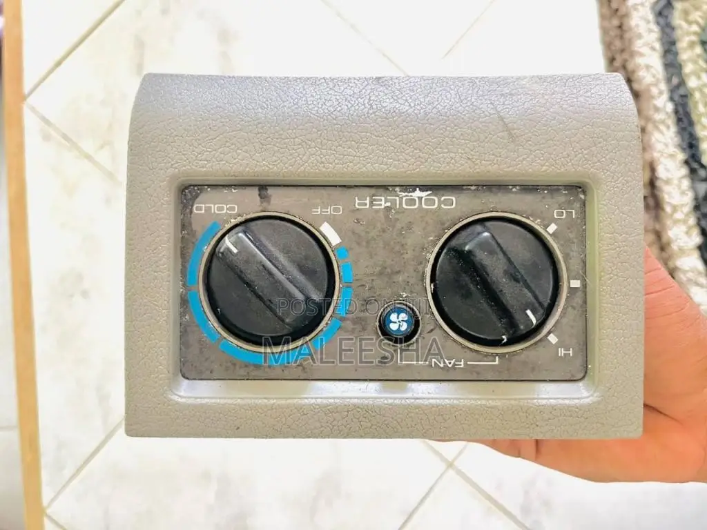 CaravanFlatRoofDualACUnit for Van