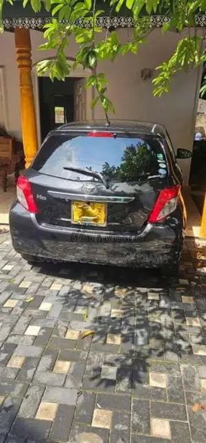 Toyota Vitz 2011 Car (Used)