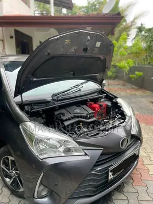Toyota Vitz 2018 Car (Used)