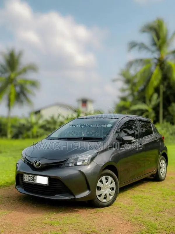 Toyota Vitz 2016 Car (Used)