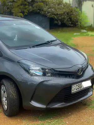 Toyota Vitz 2016 Car (Used)