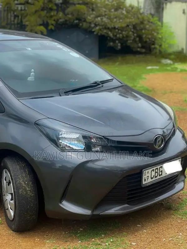 Toyota Vitz 2016 Car (Used)