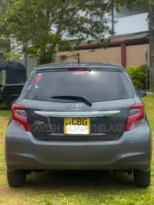 Toyota Vitz 2016 Car (Used)