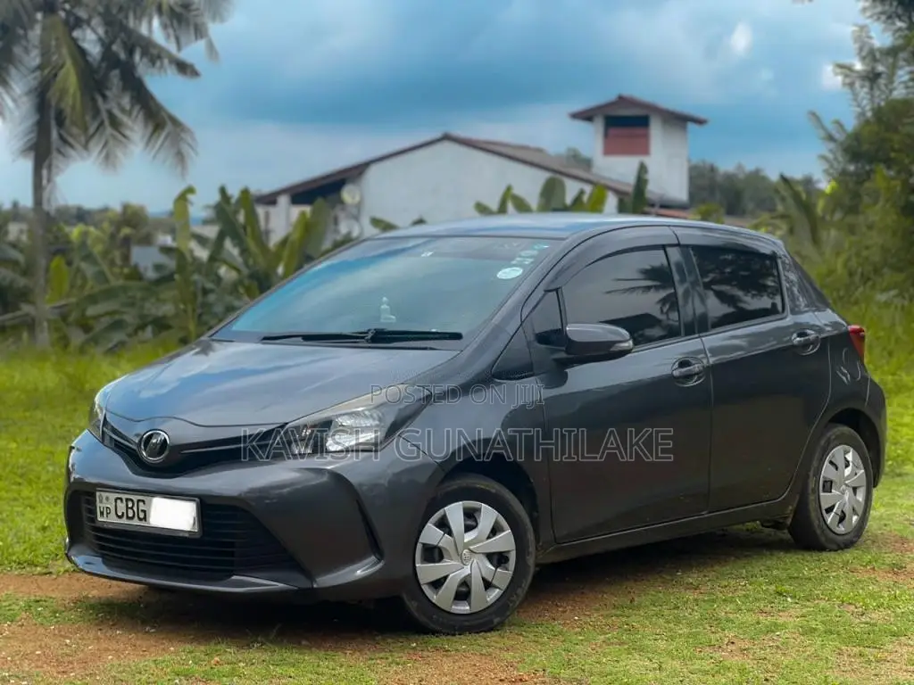 Toyota Vitz 2016 Car (Used)