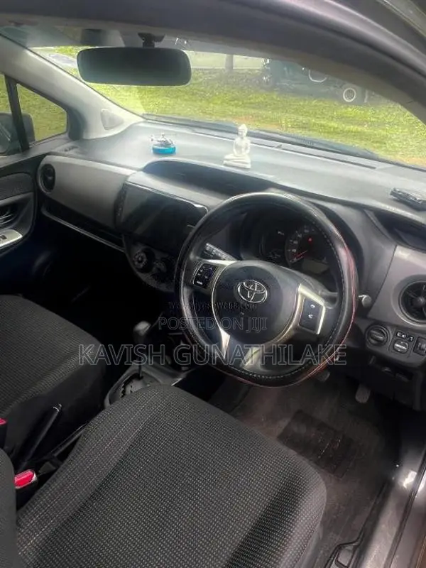 Toyota Vitz 2016 Car (Used)