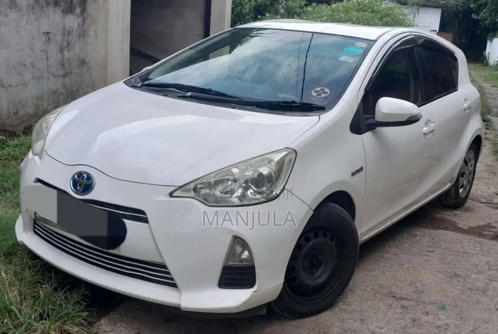 Toyota Aqua 2012 Car (Used)
