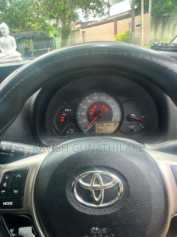 Toyota Vitz 2016 Car (Used)