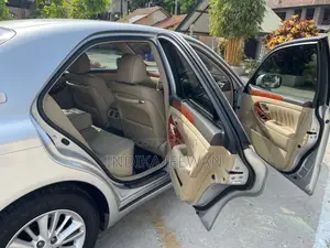 Toyota Crown Royal Saloon GRS182 2005 Car (Used)