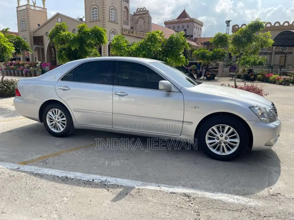 Toyota Crown Royal Saloon GRS182 2005 Car (Used)