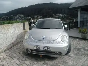 Volkswagen Beetle 2000 Car (Used)