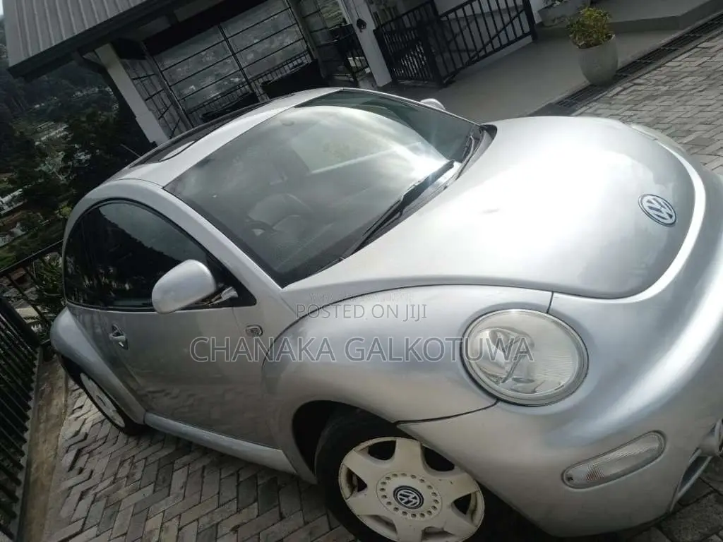 Volkswagen Beetle 2000 Car (Used)
