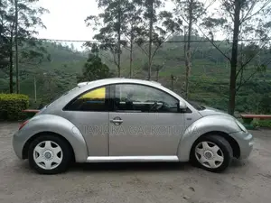 Volkswagen Beetle 2000 Car (Used)
