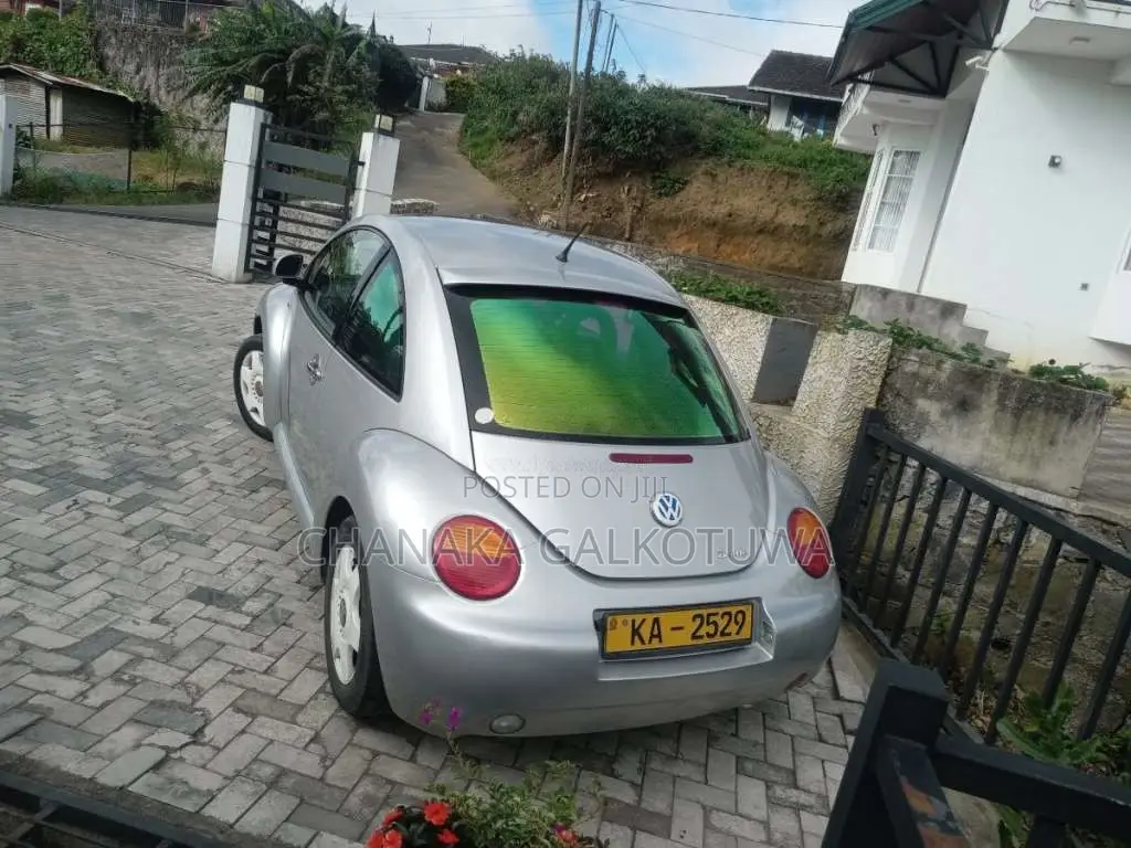 Volkswagen Beetle 2000 Car (Used)