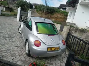 Volkswagen Beetle 2000 Car (Used)