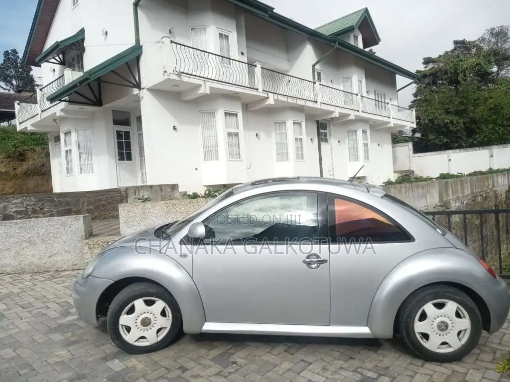 Volkswagen Beetle 2000 Car (Used)