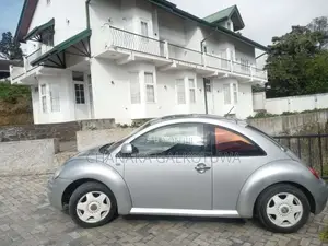 Volkswagen Beetle 2000 Car (Used)