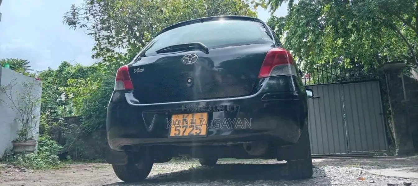 Toyota Vitz 2008 Car (Used)