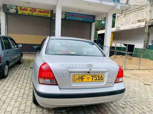 Hyundai Elantra 2000 Car (Used)